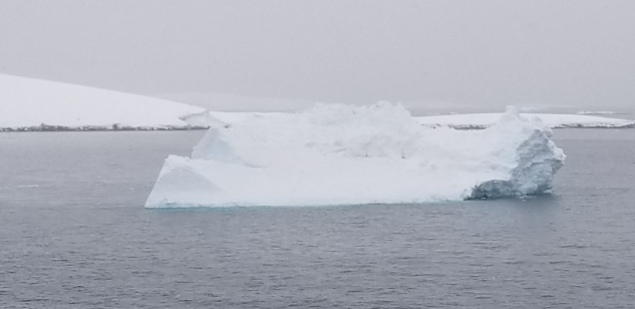 Lemaire_Channel_Iceberg